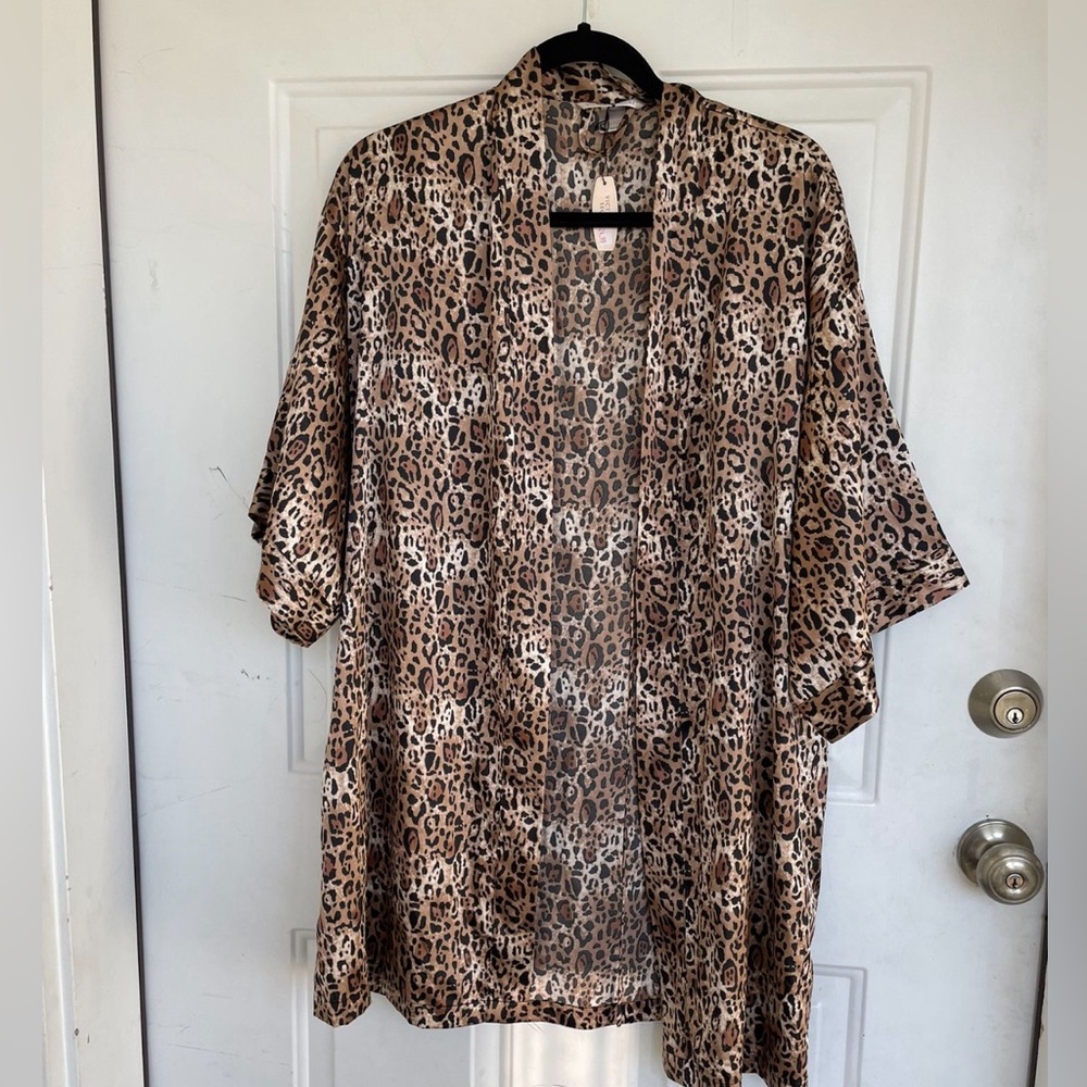 Victoria’s Secret Leppard Print Silky Robe Size S